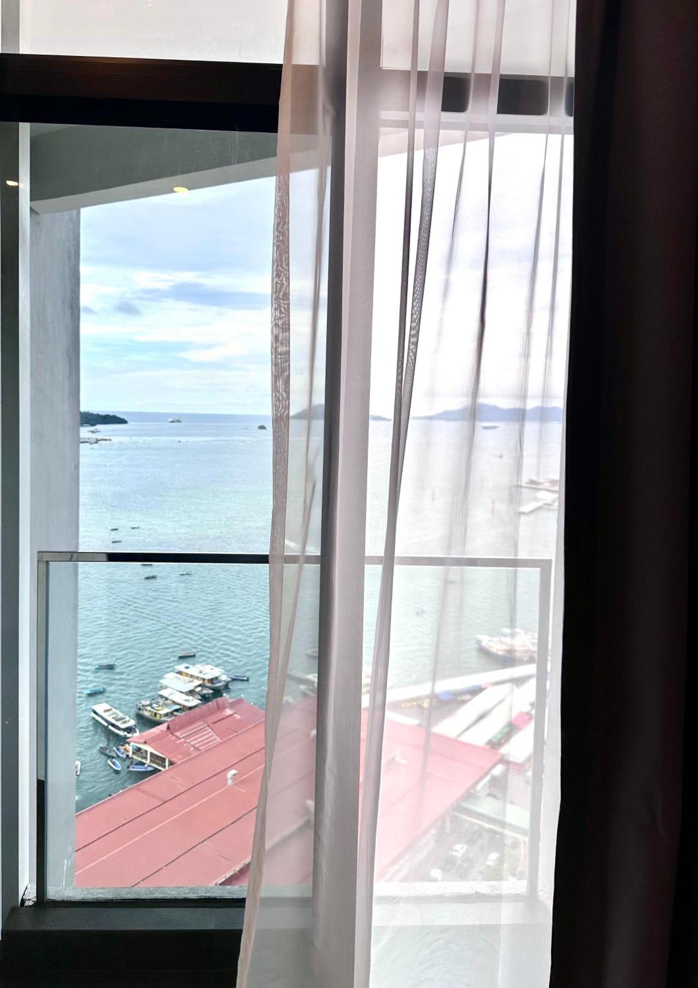Kota Kinabalu City Centre @ The Shore By Casa Yolo ภายนอก รูปภาพ