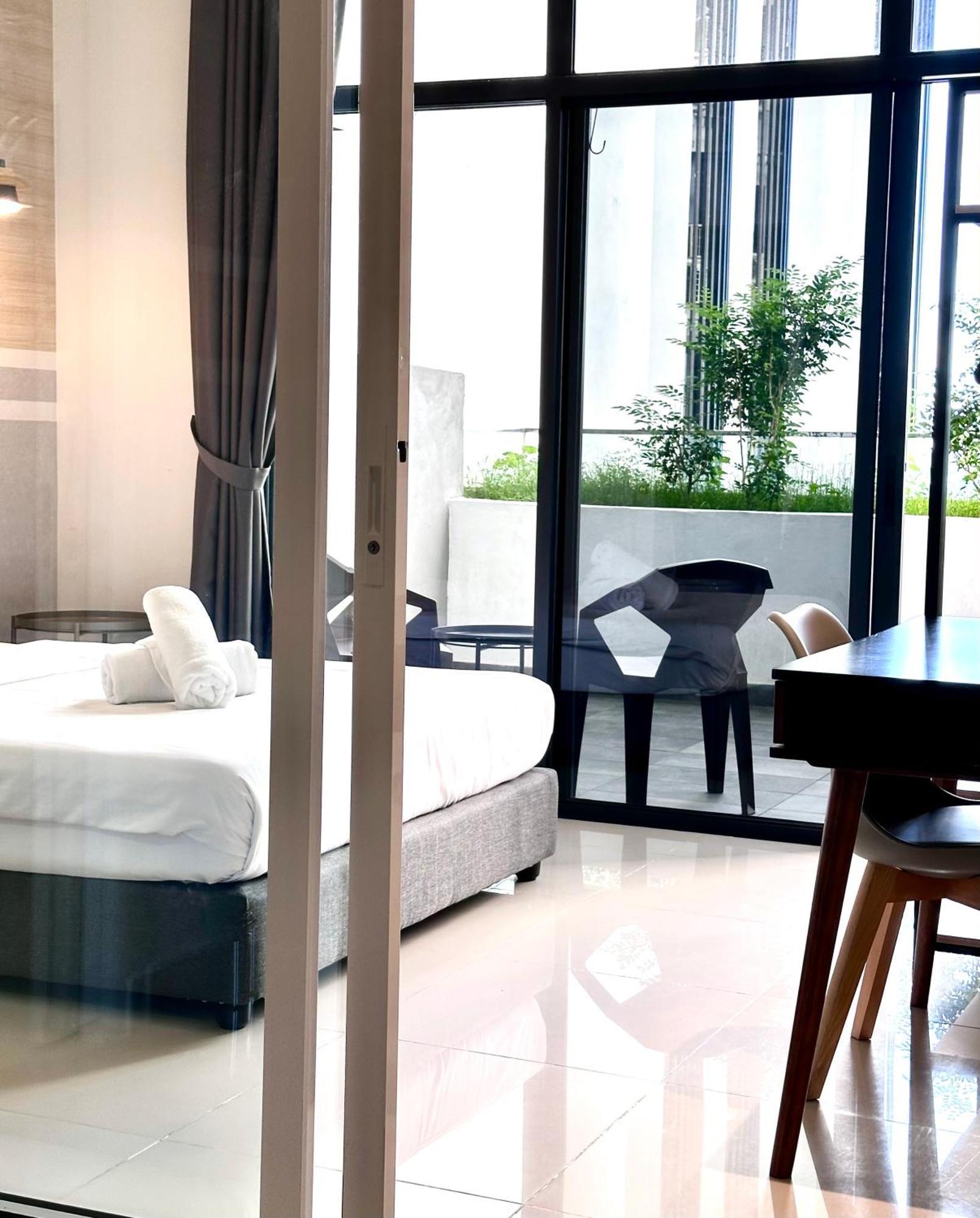 Kota Kinabalu City Centre @ The Shore By Casa Yolo ภายนอก รูปภาพ